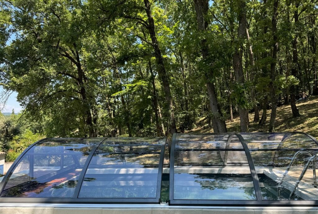 installation d'un abri piscine modèle Eden à Manas dans la Drôme