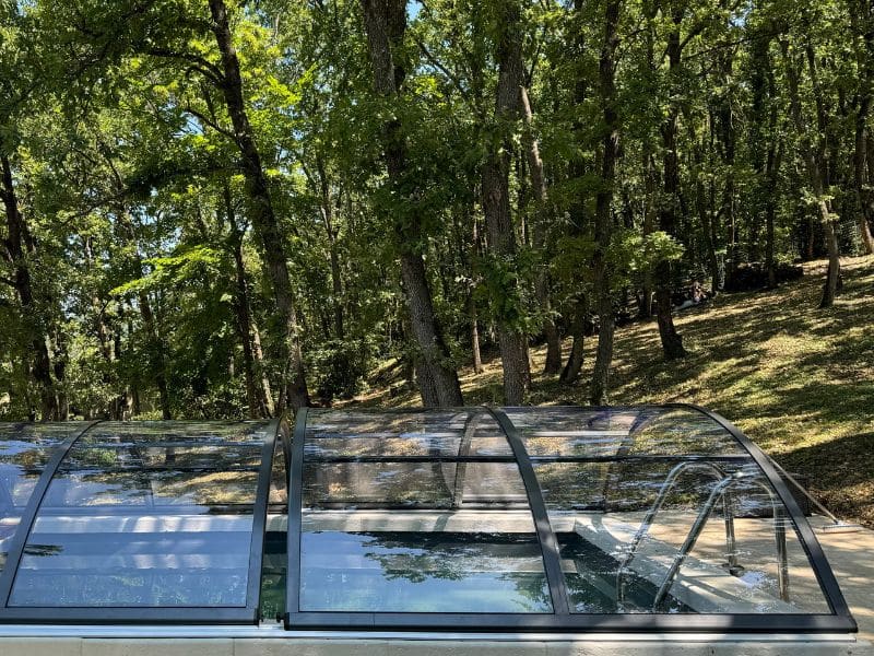 Installation d’un abri piscine à Manas, dans la Drôme