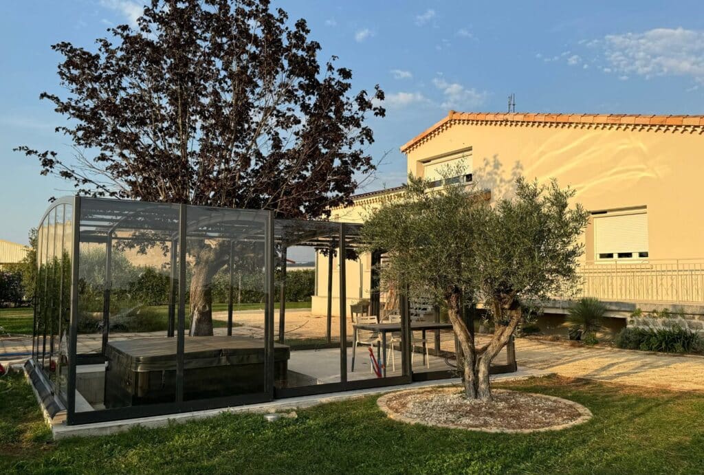 vue d'ensemble d’un abri de spa Contest à Mercurol-Veaunes