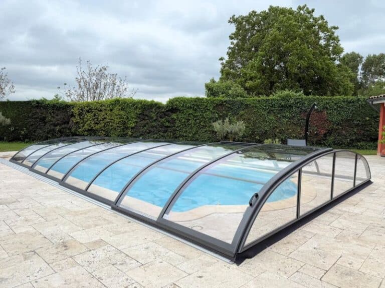 Pose d'un abri piscine à La Roche-de-Glun