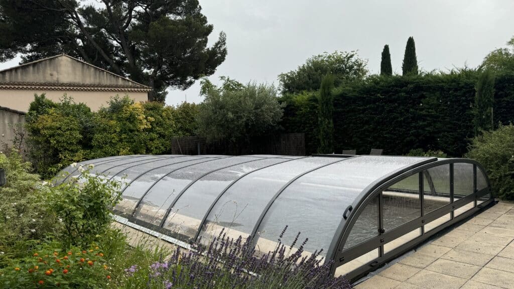 installation d'un abri piscine modèle elan à carpentras