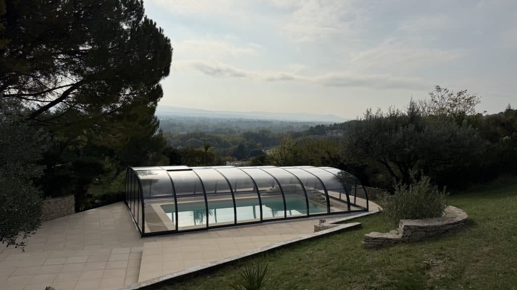 installation abri piscine Eden à Rochemaure