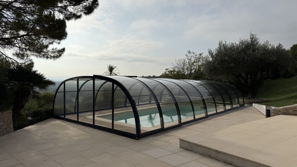 installation abri piscine Eden à Rochemaure en Ardèche