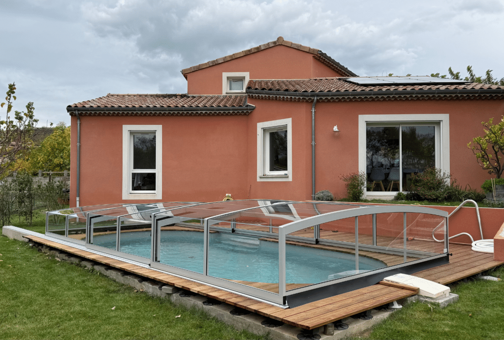 Installation d'un abri piscine à Montmeyran modèle Contest
