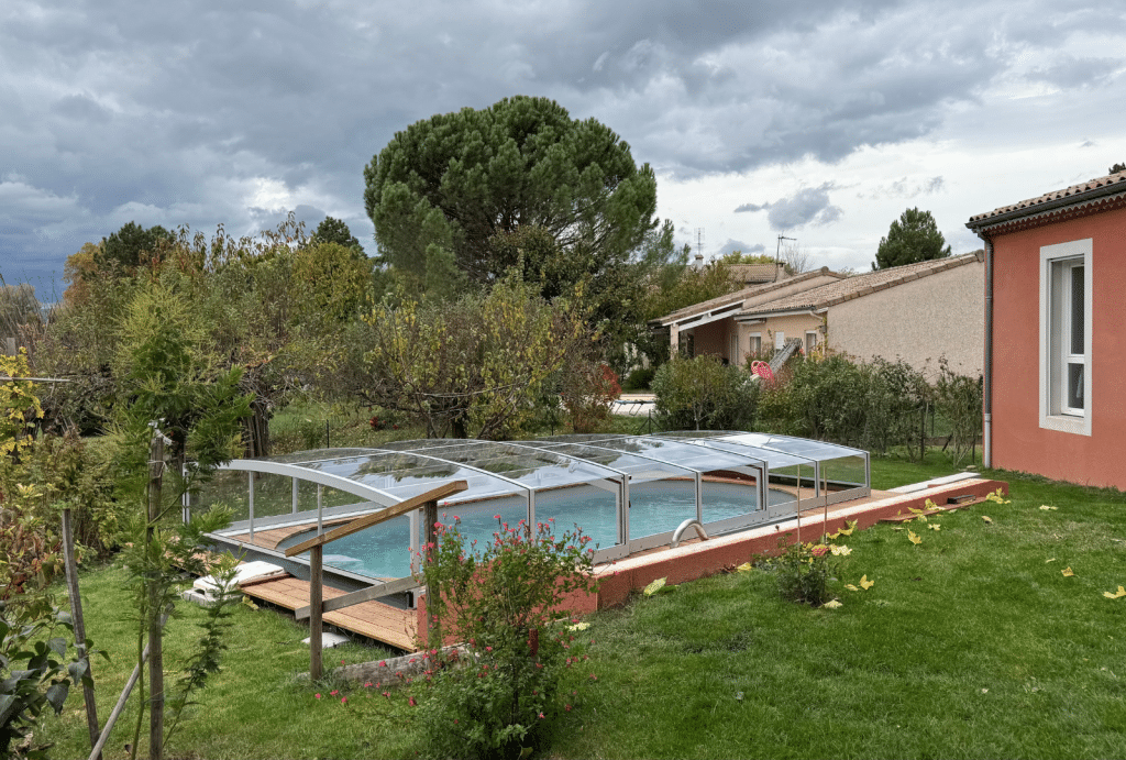 Installation d'un abri piscine à Montmeyran dans la Drôme