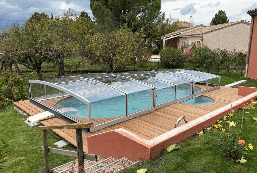 Installation d'un abri piscine à Montmeyran dans la Drôme, modèle Contest