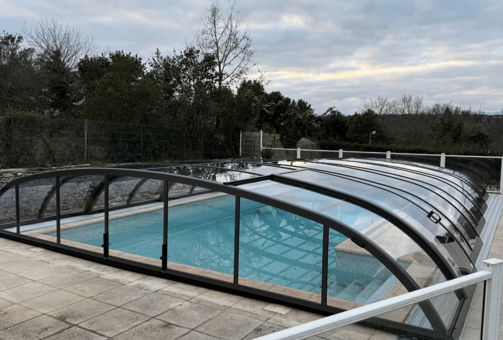 abri piscine Saint-Alban-Auriolles